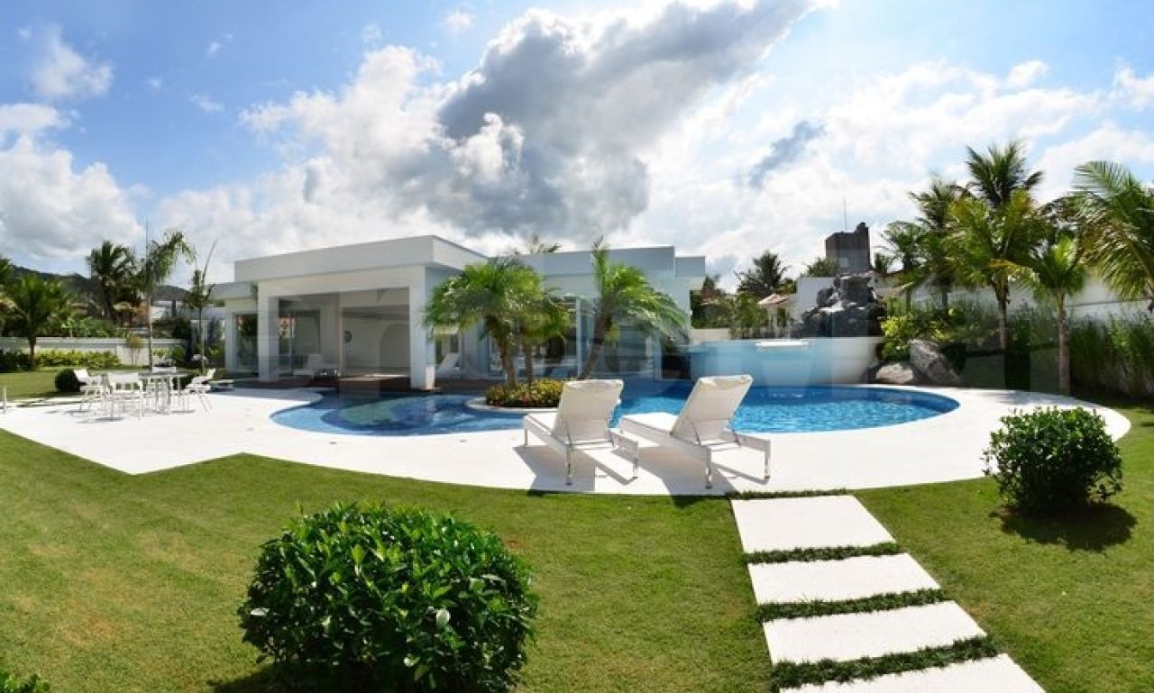 Casa à venda na cidade de Guarujá - SP